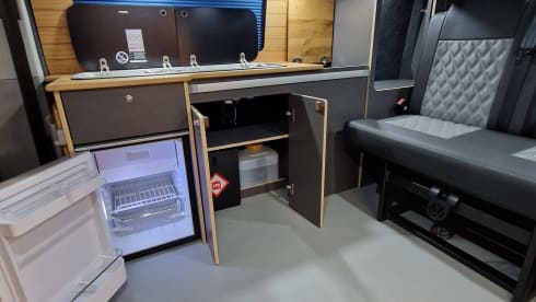 Vincent 'Van Go' – 4 berth Volkswagen campervan 