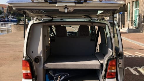 Campert (op zn Rotterdams) – Mercedes Vito 112cdi camper van (2002) - automatic