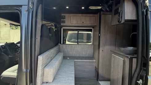 CHRISSY THE CAMPER – Autobus Citroën a 4 posti letto del 2014