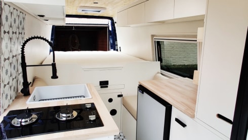 The Beast  – Beautiful, luxurious converted Sprinter L4 H2