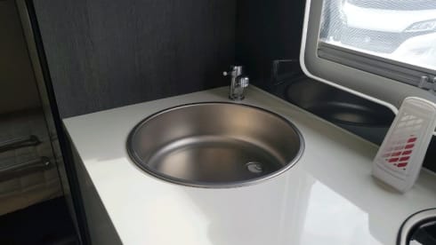 Zefiro 675  – 2022 Roller Team Zefiro 675 automatic 6 berth + 6 belts 