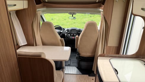 Compact! – Compact camper of 560 length with air conditioning Flash 02