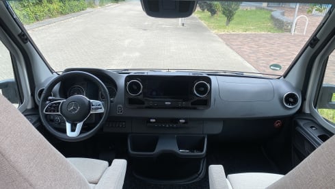 De luxe camper – 2 pers. Hymer Whiteline B600 with air conditioning semi-integrated from 2020