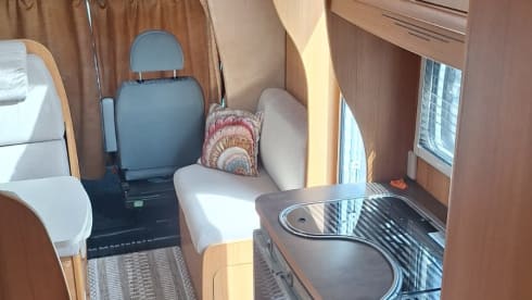 Ideal 6-person Ford family camper