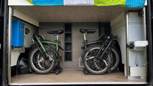 Houseonwheels Black edition – Renault Master campervan 25 novembre 4000 km bagno con doccia/WC riscaldatore ausiliario.