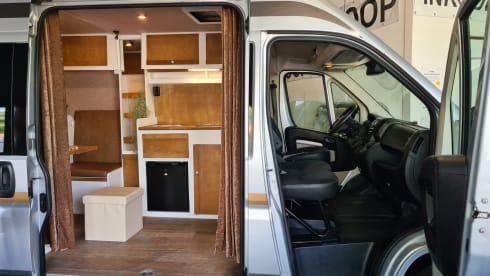 Aarts I – 3-person spacious self-built camper >>> Dog Friendly<<<