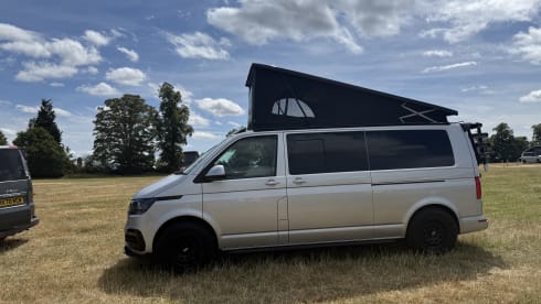 Volkswagen Transporter T6.1 2021 con 4 posti letto! 