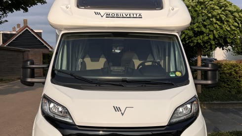 Casa Viaggio – Spacious Hobby Alcove Family Camper with fixed bunk bed