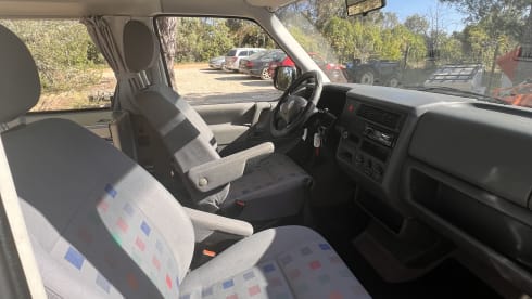 Piet – Volkswagen transporter (2,5 liter 102HP) T4 California for 2 or 4 persons