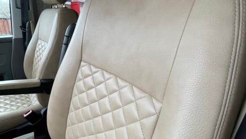 Bobella – 2021 - Luxury - Volkswagen LWB Automatic Camper-Van 