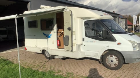 Semi-integrated camper