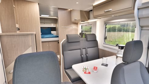 Lucy – 2p Carado from 2024, Queen bed, Semi-integrated