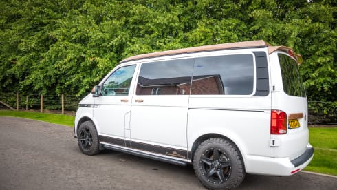 Harriette – 4 berth Volkswagen CamperKing Montecarlo 2021