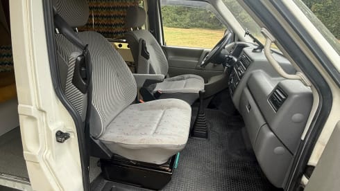 het witte schaap – 4-person Volkswagen campervan from 1997