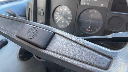 Blauwe Kiwi (VW LT28) – Rent a Volkswagen LT classic retro camper for unprecedented adventures!