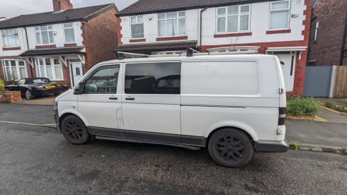 Big Dave – VW Transporter LWB - Perfect van for your first camping trip! Dogs allowed!