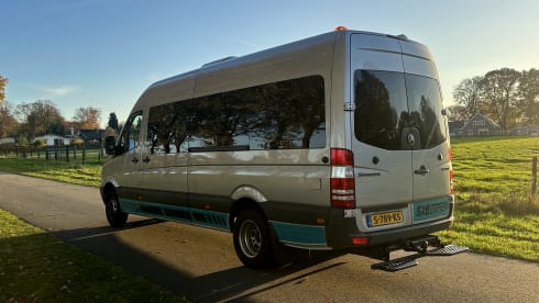 Bertus – Mercedes Sprinter 519CDI 3.0 V6 (191 hp) Automatic Bus Camper – B driving license –