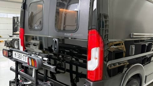 4p Peugeot bus uit 2021