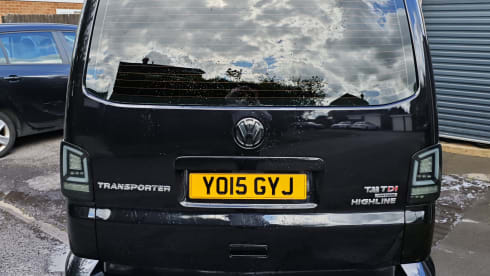 The Black Vanther  – Beautiful pop top 4 berth 4 x 4 VW Camper! 