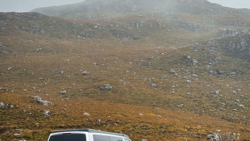 Outlander  – VW-Automatik-Camper mit 4 Schlafplätzen, Flughafen Edinburgh, für Abenteuer in den Highlands 