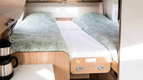 Young luxury 3p camper with automatic transmission Fiat Carado T337 semi-integrated 