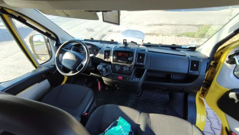 De Kanarie 🌞  – Gezellige gele camperbus (off-grid!) 