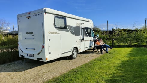 The Yellow Spark. – brand new all-in mobile home 4p