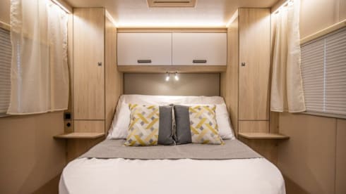 Riding Roamer – Auto Trail F74 - 4 seat belts can sleep 4- 6 - perfect for a road trip