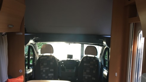 Nice walk with spacious 4-person camper