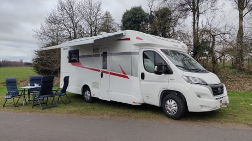  Cozy (family) camper semi-integrated - 4 persons (new 2023) 