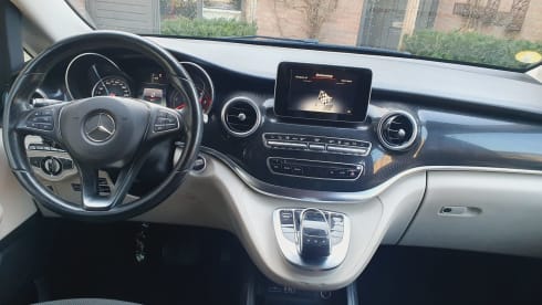 4p Mercedes-Benz camper bus. Euro 6 + automatic