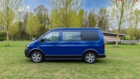 Blue 4p Volkswagen bus 