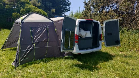 Vinnie  – Mercedes-Benz Wohnmobil mit 2 Schlafplätzen ab 2026