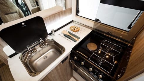 Tillie – 4 berth Benimar Tessoro 463 from 2020