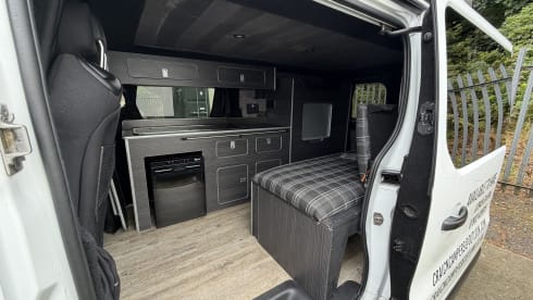 THE WEE HOOSE – Das kleine Haus – Vauxhall Vivaro LWB Wohnmobil – 4 Schlafplätze