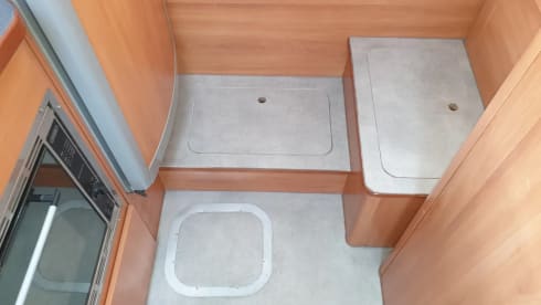 Homecar2 – Complete HomeCar2 gezinscamper met motorairco en zonnepaneel