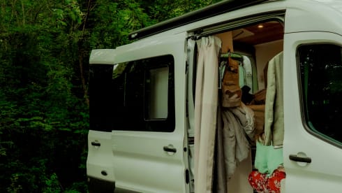 BAYVAN – BAY: Ford Self-Build BUS - Carefree OFF-Grid Kameren