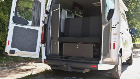 2p 131PK Ford buscamper uit 2017