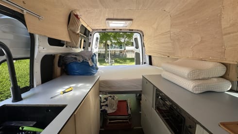 2p Ford bus from 2012