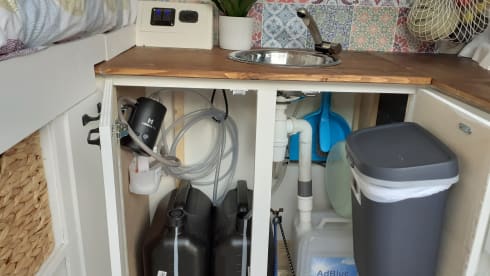 Odette – Cozy Renault Master with necessary facilities