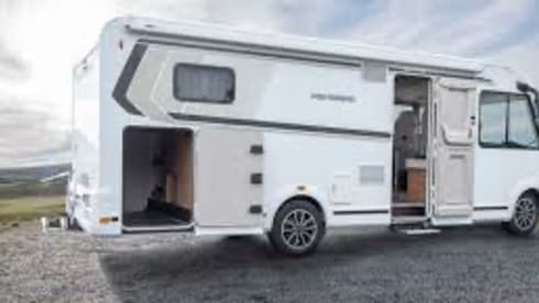 Deluxe – Integral Weinsberg Caracore 700MEG Automatic + WIFI on the road