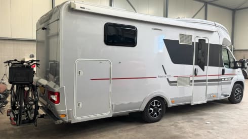 Adria – Luxe 5p Adria Matrix 670 SBC Platinum Camper 