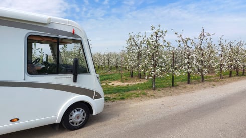 Experience our fully equipped Hymer Integrated. (Extra discount, see below)