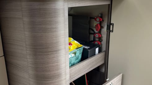 4p 2018 McLouis 473g Carat semi-integrated with pull-down bed
