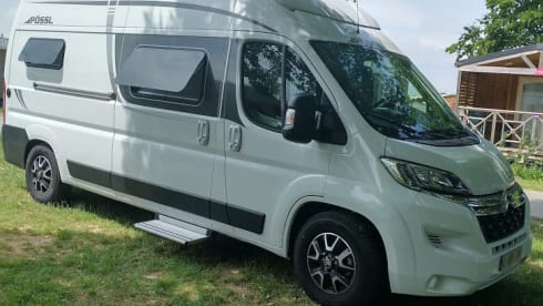 Possl – Fully equipped campervan with lifting roof
