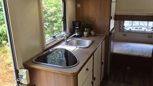 New spacious alcove camper with 7 sleeping places and air conditioning in the house.