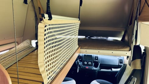 Comfortabel op avontuur als gezin van 4 of met z’n tweeën – 4P bus camper Fiat Ducato - Knaus Boxstar (transverse bed 2P + lifting bed 2P)