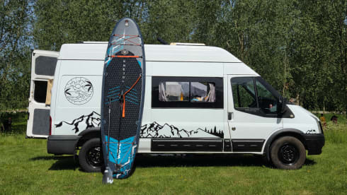 Freddie – Freddie | Modern Van Conversion | King Bed · Solar Power · 240v Off-Grid