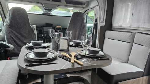 4p Ford semi-integrated uit 2024