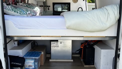 Busje naar Zuid Lara – Wonderful self-built camper bus for 2p